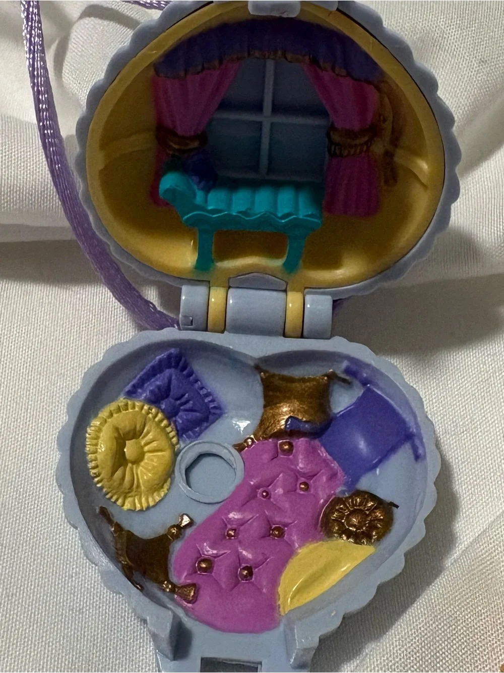 Polly Pocket Fuzzy Kitten Locket, Complete, 1993 by Blue Bird